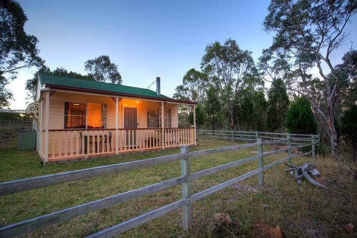 Accommodation Creek Cottages & Sundown View Suites Ballandean Habitación foto