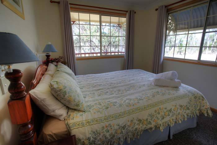 Accommodation Creek Cottages & Sundown View Suites Ballandean Habitación foto